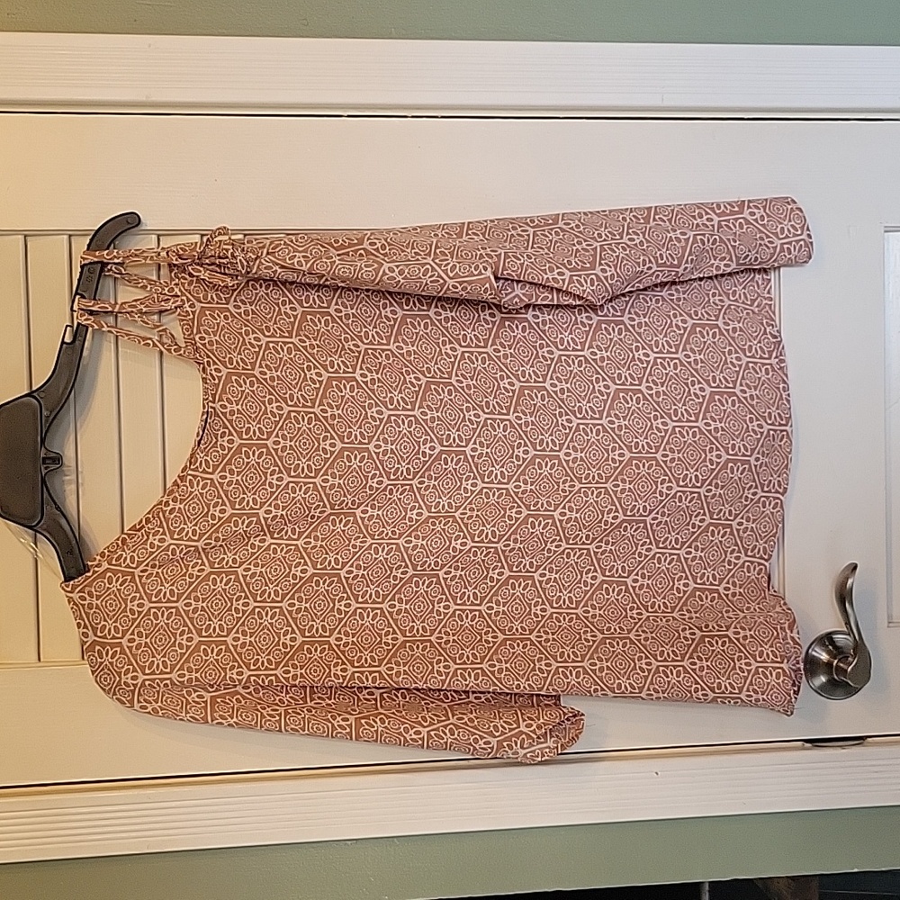 Ladies Blouse from the Buckle.